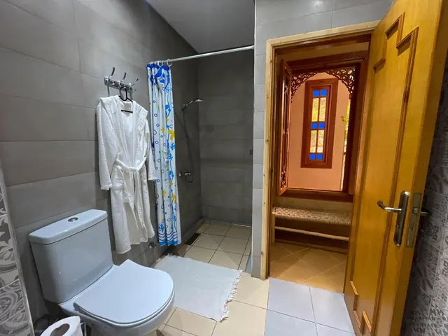 Une salle de bains de la maison