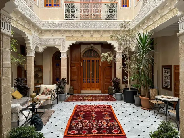 Le patio en entier, de la porte au tapis